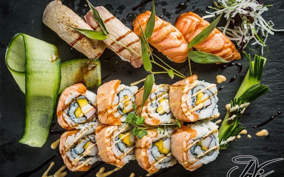 genieße Sushi im Javi Restaurant